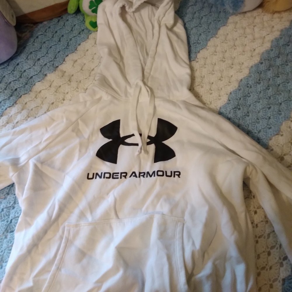 White Large Under Armour hoodie